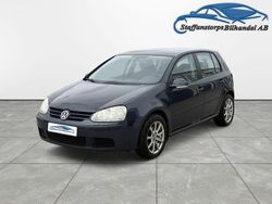 Mörkblå Begagnad 2005 VW Golf V Trendline Halvkombi | 39 900 kr (Marknadspris)