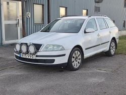 Vit Begagnad 2006 Skoda Octavia Kombi | 18 900 kr