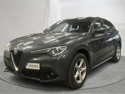 Grå Begagnad 2017 Alfa Romeo Stelvio Super SUV | 184 800 kr (Marknadspris)