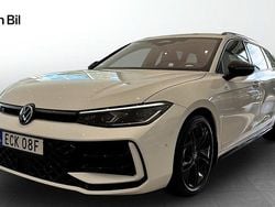 Vit Begagnad 2024 VW Passat R-line Kombi | 459 900 kr