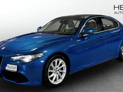 Blå (blue) Begagnad 2017 Alfa Romeo Giulia Veloce Sportkupé | 239 000 kr (Lite dyr)