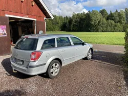 Grå Begagnad 2006 Opel Astra Kombi | 13 000 kr (Marknadspris)