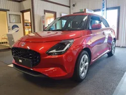 Röd Ny 2024 Suzuki Swift Halvkombi | 249 900 kr (Bra pris)