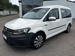Vit Begagnad 2017 VW Caddy Maxi Life Life Minibuss | 105 600 kr (Superpris)