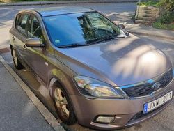 Grå Begagnad 2010 Kia Ceed 4 Halvkombi | 55 000 kr (Bra pris)
