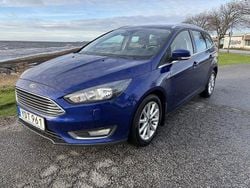 Blå Begagnad 2016 Ford Focus Titanium Kombi | 109 000 kr (Marknadspris)