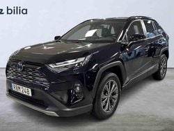 Svart Begagnad 2024 Toyota RAV4 Hybrid SUV | 449 900 kr (Bra pris)