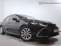 Svart Begagnad 2021 Toyota Camry Hybrid Sedan | 329 900 kr (Marknadspris)