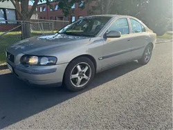 Brun Begagnad 2001 Volvo S60 Business Edition Sedan | 18 000 kr (Lite dyr)