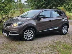 Brun Begagnad 2015 Renault Captur SUV | 75 000 kr (Marknadspris)