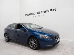 Blå Begagnad 2015 Volvo V40 Ocean Race Kombi | 109 800 kr (Marknadspris)