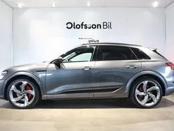 Grå Begagnad 2023 Audi SQ8 e-tron Proline SUV | 849 000 kr