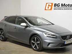 Grå Begagnad 2018 Volvo V40 R-Design Momentum Kombi | 184 900 kr (Marknadspris)