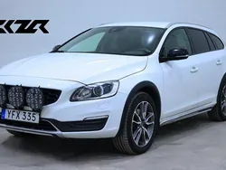 Vit Begagnad 2016 Volvo V60 CC Momentum Kombi | 109 900 kr (Dyr)