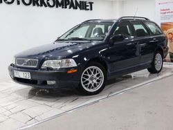 Mörkblå Begagnad 2002 Volvo V40 Kombi | 29 900 kr (Dyr)