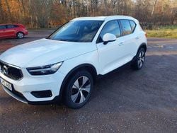 Vit Begagnad 2020 Volvo XC40 Momentum SUV | 285 000 kr (Bra pris)
