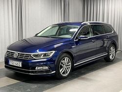 Mörkblå Begagnad 2018 VW Passat R-line Kombi | 229 900 kr (Marknadspris)