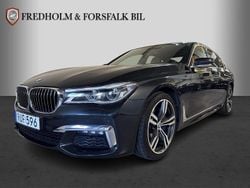Grå (singapore grå metallic ) Begagnad 2017 BMW 750 M Sport Sedan | 429 900 kr (Lite dyr)