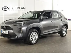 Mörkgrå (grå) Begagnad 2024 Toyota Yaris Cross Active SUV | 279 900 kr (Marknadspris)