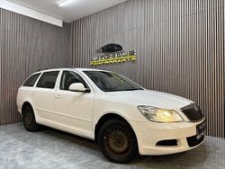 Vit Begagnad 2011 Skoda Octavia Ambiente Kombi | 39 900 kr (Dyr)