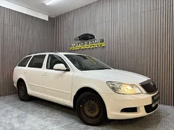 Vit Begagnad 2011 Skoda Octavia Ambiente Kombi | 39 900 kr (Dyr)
