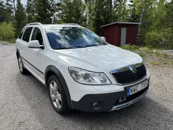 Vit Begagnad 2013 Skoda Octavia Scout Kombi | 75 000 kr
