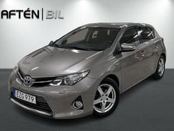 Brun Begagnad 2015 Toyota Auris Hybrid Edition Halvkombi | 159 900 kr (Marknadspris)