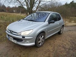 Grå Begagnad 2006 Peugeot 206 Halvkombi | 10 000 kr (Marknadspris)
