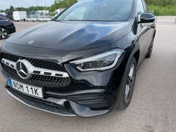 Svart Begagnad 2022 Mercedes GLA250 SUV | 365 000 kr