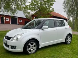 Vit Begagnad 2010 Suzuki Swift Halvkombi | 49 500 kr (Marknadspris)