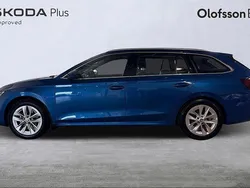 Blå Begagnad 2024 Skoda Octavia Style Kombi | 284 900 kr (Marknadspris)