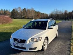 Vit Begagnad 2012 Volvo V50 Kinetic Kombi | 29 000 kr (Bra pris)