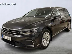 Mörkgrå Begagnad 2021 VW Passat GTE Kombi | 204 900 kr (Bra pris)
