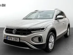 Grå Begagnad 2022 VW T-Roc Life SUV | 264 900 kr (Marknadspris)