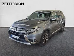 Grå Begagnad 2016 Mitsubishi Outlander SUV | 159 900 kr (Marknadspris)