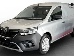 Grå (grey) Ny 2025 Renault Kangoo Minibuss | 312 375 kr (Marknadspris)
