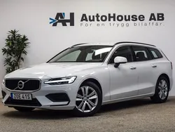 Vit Begagnad 2022 Volvo V60 Momentum Kombi | 289 000 kr (Marknadspris)