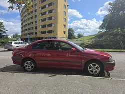 Röd Begagnad 2000 Toyota Avensis Sedan | 29 000 kr (Marknadspris)