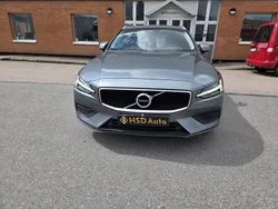 Grå Begagnad 2018 Volvo V60 Momentum Kombi | 265 500 kr (Marknadspris)