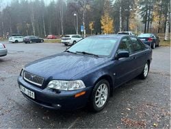 Blå Begagnad 2001 Volvo S40 Sedan | 23 000 kr (Dyr)