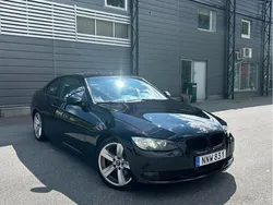 Svart Begagnad 2007 BMW 325 Comfort Edition Sportkupé | 90 000 kr (Marknadspris)