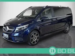 Mörkblå Begagnad 2020 Mercedes V300 AMG Minibuss | 689 900 kr (Marknadspris)