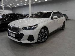 Vit Begagnad 2024 BMW 530e M Sport Kombi | 609 900 kr (Bra pris)