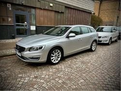 Silver Begagnad 2015 Volvo V60 Summum Kombi | 94 000 kr (Marknadspris)