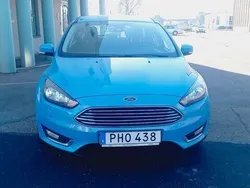 Blå Begagnad 2017 Ford Focus Titanium Kombi | 74 900 kr (Marknadspris)