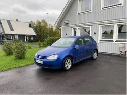Blå Begagnad 2004 VW Golf IV Trendline Halvkombi | 30 000 kr (Marknadspris)