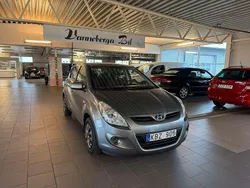 Mörkgrå (grå) Begagnad 2012 Hyundai i20 Select Halvkombi | 64 500 kr (Lite dyr)