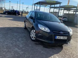 Grå Begagnad 2013 Ford Focus Trend Kombi | 58 900 kr (Marknadspris)