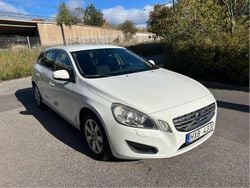 Vit Begagnad 2012 Volvo V60 Momentum Kombi | 65 000 kr (Marknadspris)