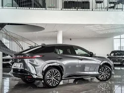 Grå Begagnad 2023 Lexus RZ 450e Luxury Line SUV | 599 000 kr